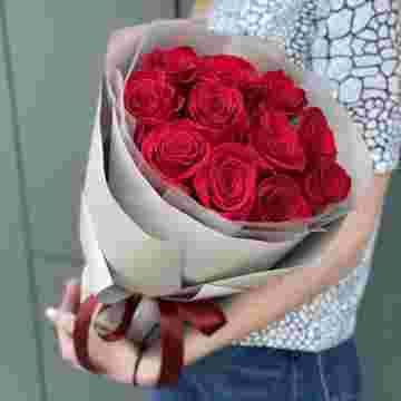Букет красных роз "Charming" с доставкой в Ростове-на-Дону