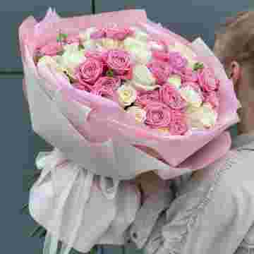 Букет с кустовыми розами "Candy" с доставкой в Ростове-на-Дону