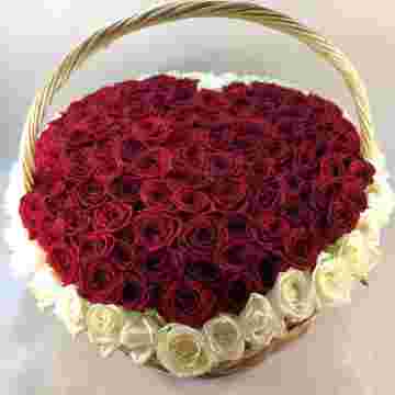 121 роза в форме сердца "Sweetheart" с доставкой в Ростове-на-Дону